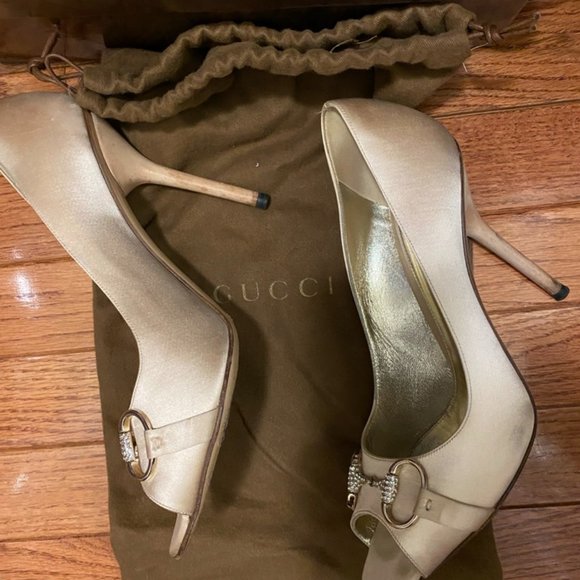 Gucci satin light gold pumps size 9 - Picture 2 of 3